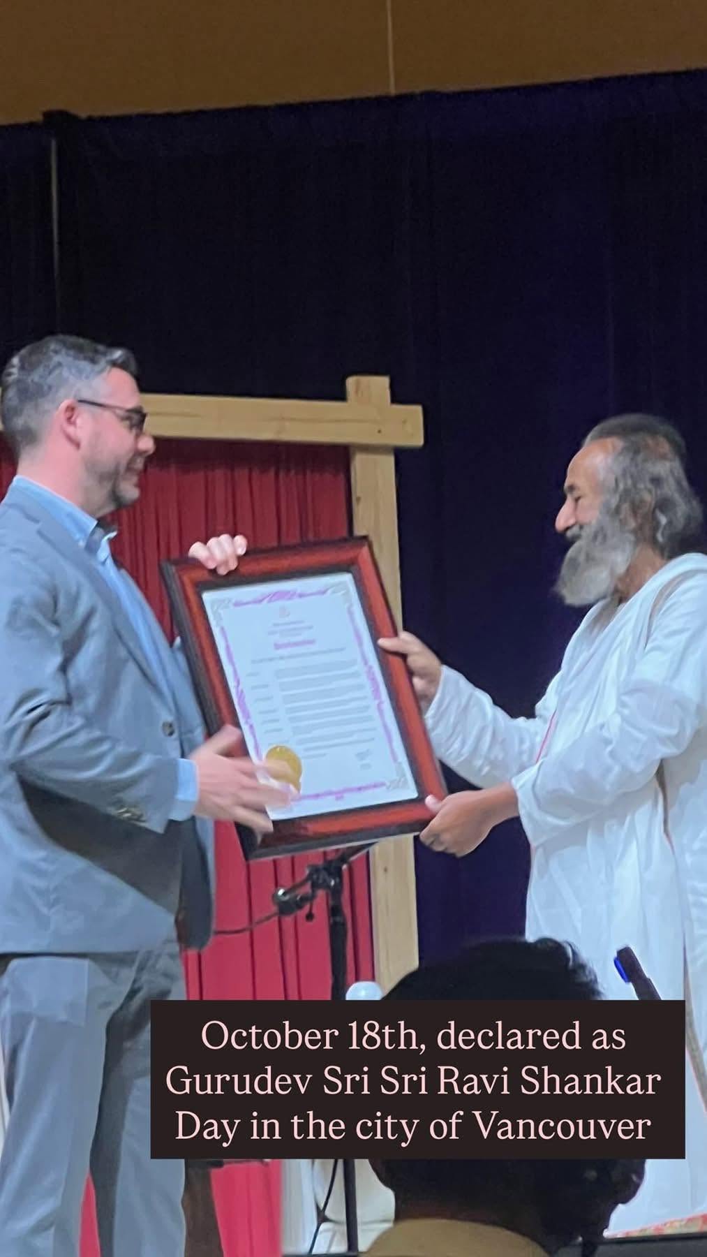 Vancouver Mayor Ken Sim presenting the city proclamation marking Gurudev Sri Sri Ravi Shankar Day